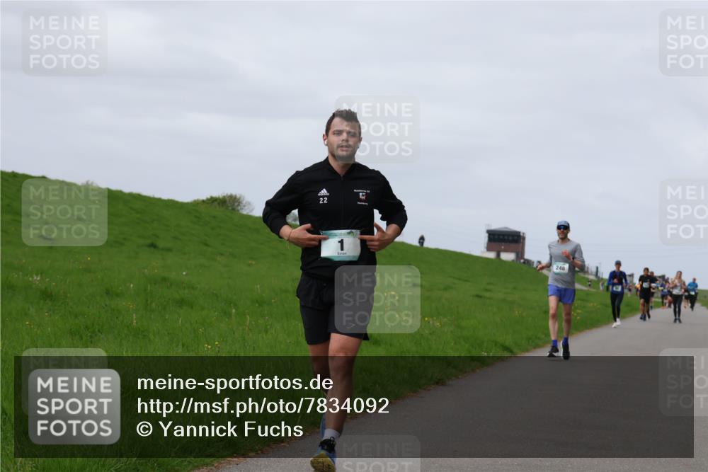 04.05.2025 - 8. Wedeler Halbmarathon Yannick Fuchs http://msf.ph/oto/7834092 04.05.2025 11:43:07 Laufen 1, 2 meine-sportfotos.de
