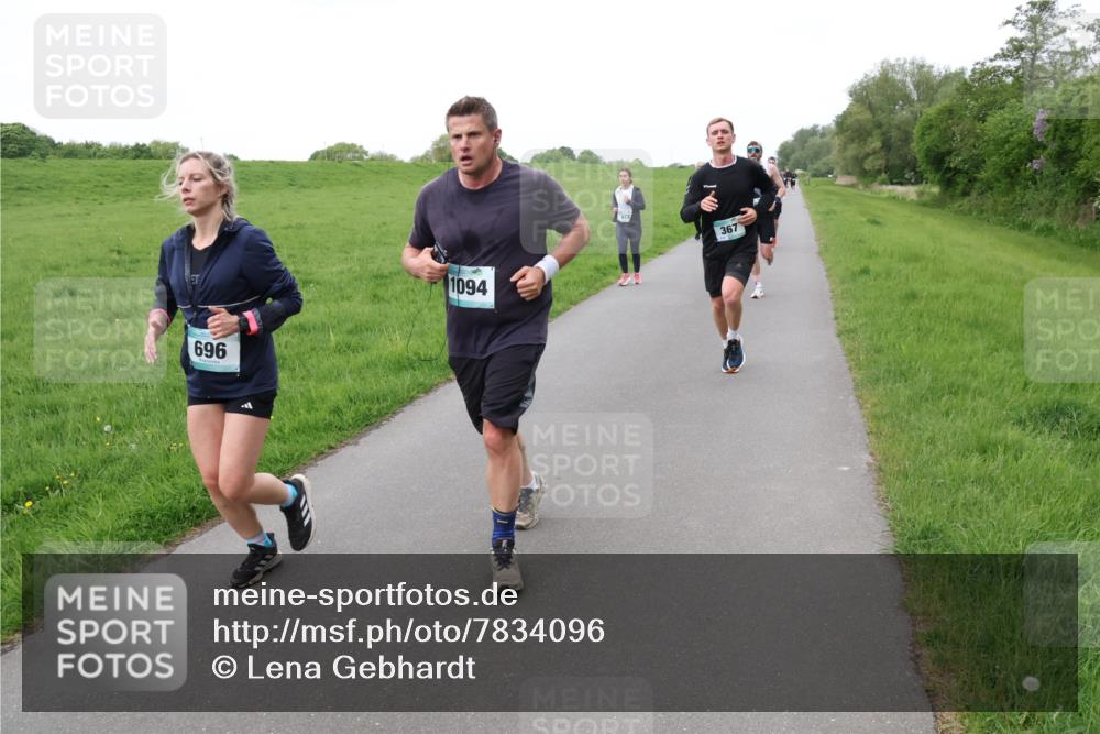 04.05.2025 - 8. Wedeler Halbmarathon Lena Gebhardt http://msf.ph/oto/7834096 04.05.2025 11:23:34 Laufen 696, 1094, 367 meine-sportfotos.de