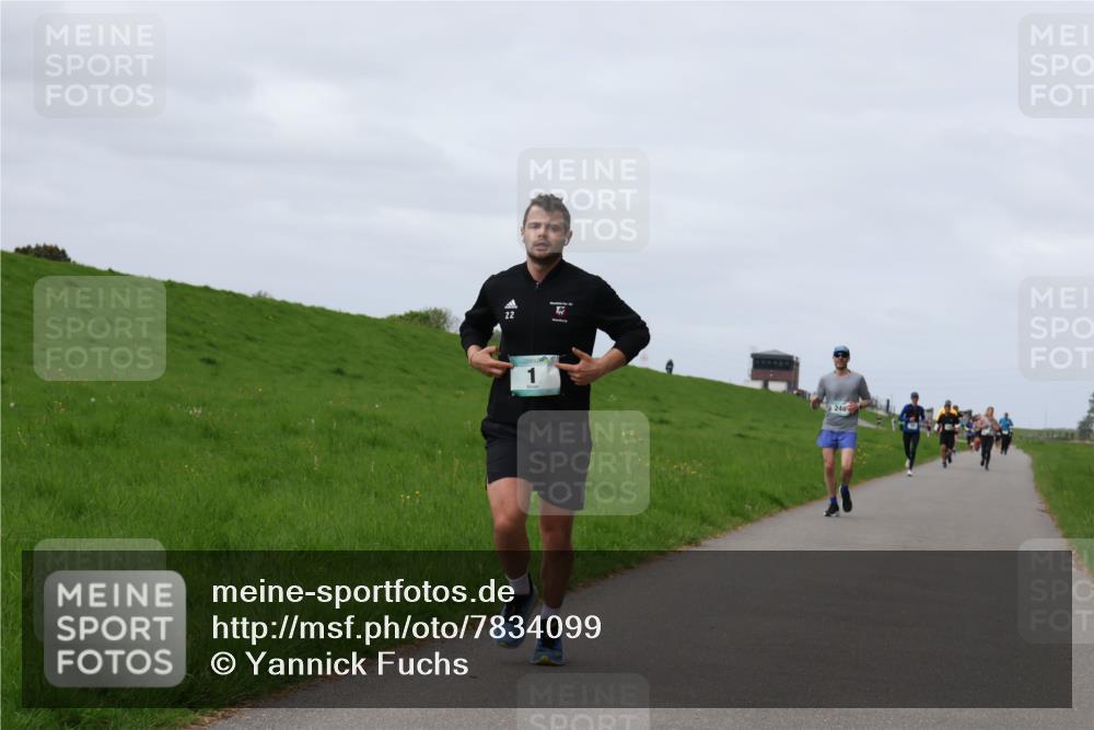 04.05.2025 - 8. Wedeler Halbmarathon Yannick Fuchs http://msf.ph/oto/7834099 04.05.2025 11:43:08 Laufen 22, 248 meine-sportfotos.de