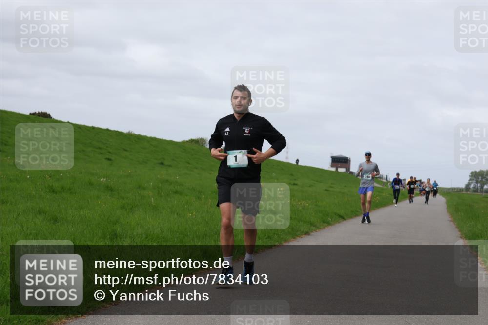 04.05.2025 - 8. Wedeler Halbmarathon Yannick Fuchs http://msf.ph/oto/7834103 04.05.2025 11:43:08 Laufen 1, 22 meine-sportfotos.de