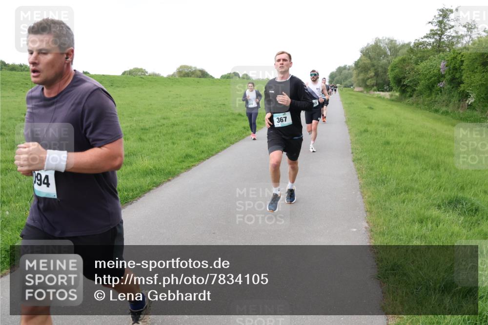 04.05.2025 - 8. Wedeler Halbmarathon Lena Gebhardt http://msf.ph/oto/7834105 04.05.2025 11:23:34 Laufen 94, 672, 367 meine-sportfotos.de