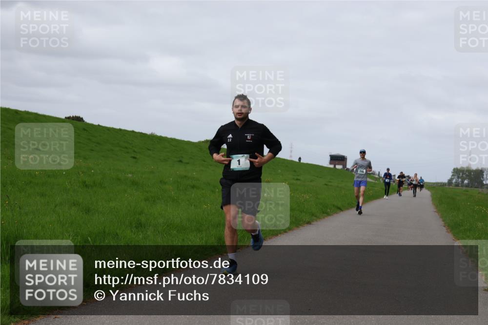 04.05.2025 - 8. Wedeler Halbmarathon Yannick Fuchs http://msf.ph/oto/7834109 04.05.2025 11:43:08 Laufen 22 meine-sportfotos.de