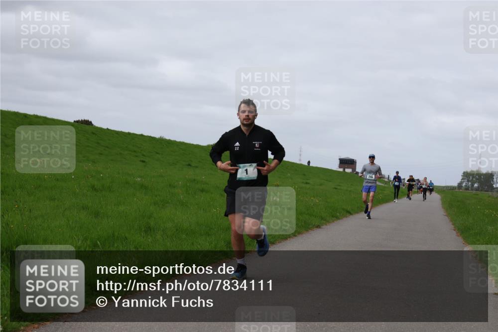 04.05.2025 - 8. Wedeler Halbmarathon Yannick Fuchs http://msf.ph/oto/7834111 04.05.2025 11:43:08 Laufen 22 meine-sportfotos.de