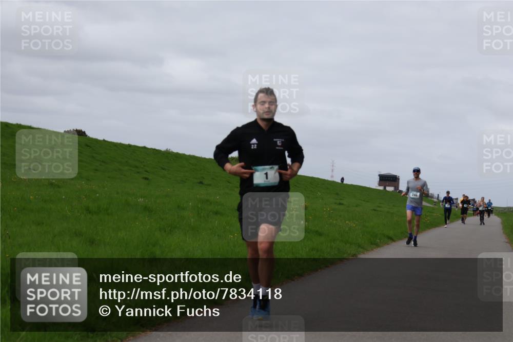 04.05.2025 - 8. Wedeler Halbmarathon Yannick Fuchs http://msf.ph/oto/7834118 04.05.2025 11:43:08 Laufen  meine-sportfotos.de