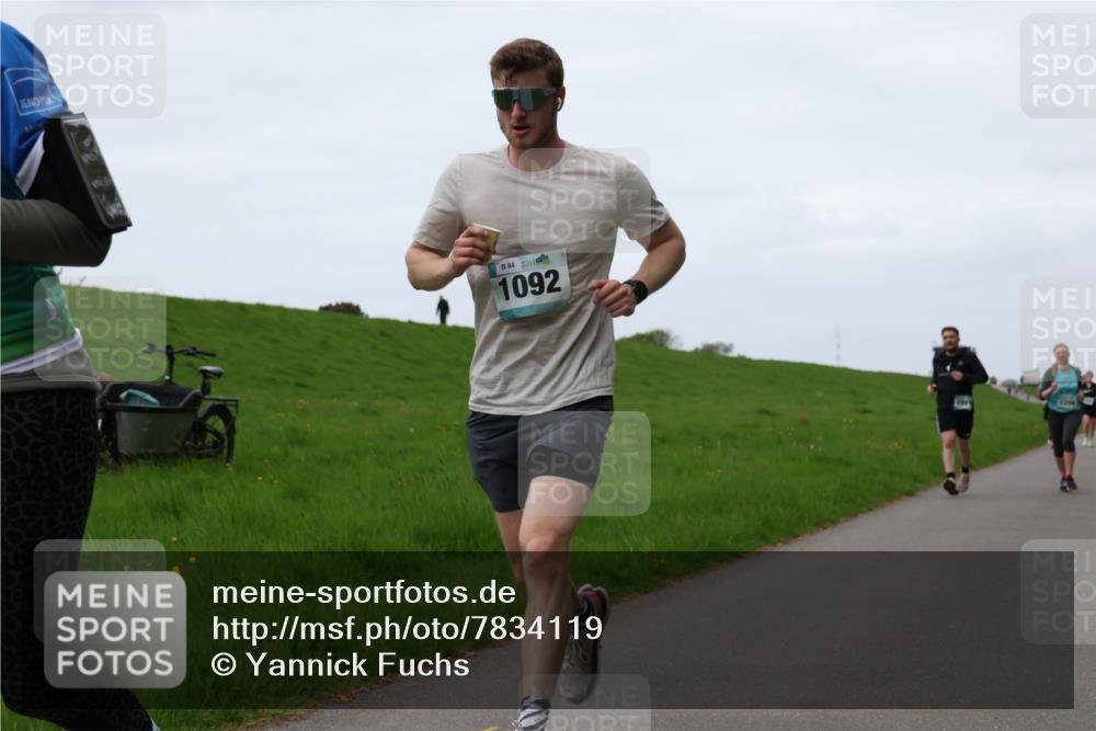 04.05.2025 - 8. Wedeler Halbmarathon Yannick Fuchs http://msf.ph/oto/7834119 04.05.2025 11:22:18 Laufen 884, 8, 1092, 1209 meine-sportfotos.de