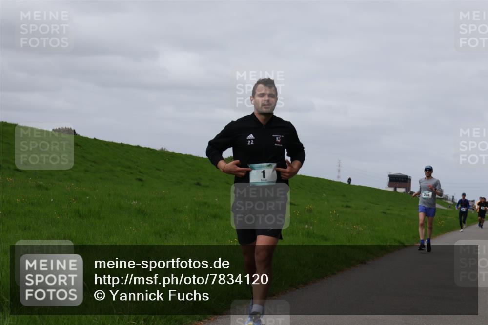 04.05.2025 - 8. Wedeler Halbmarathon Yannick Fuchs http://msf.ph/oto/7834120 04.05.2025 11:43:08 Laufen 22, 248 meine-sportfotos.de