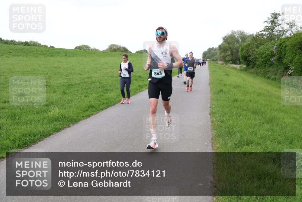04.05.2025 - 8. Wedeler Halbmarathon Lena Gebhardt http://msf.ph/oto/7834121 04.05.2025 11:23:35 Laufen 22, 672, 863, 840 meine-sportfotos.de