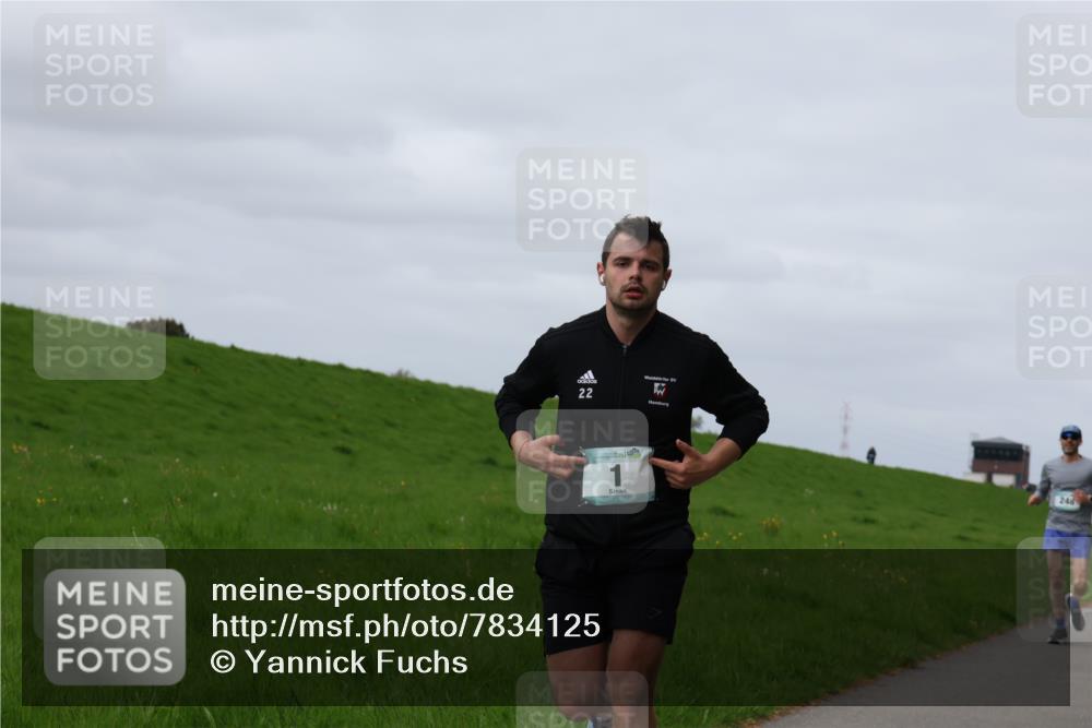 04.05.2025 - 8. Wedeler Halbmarathon Yannick Fuchs http://msf.ph/oto/7834125 04.05.2025 11:43:08 Laufen 22, 1, 248 meine-sportfotos.de