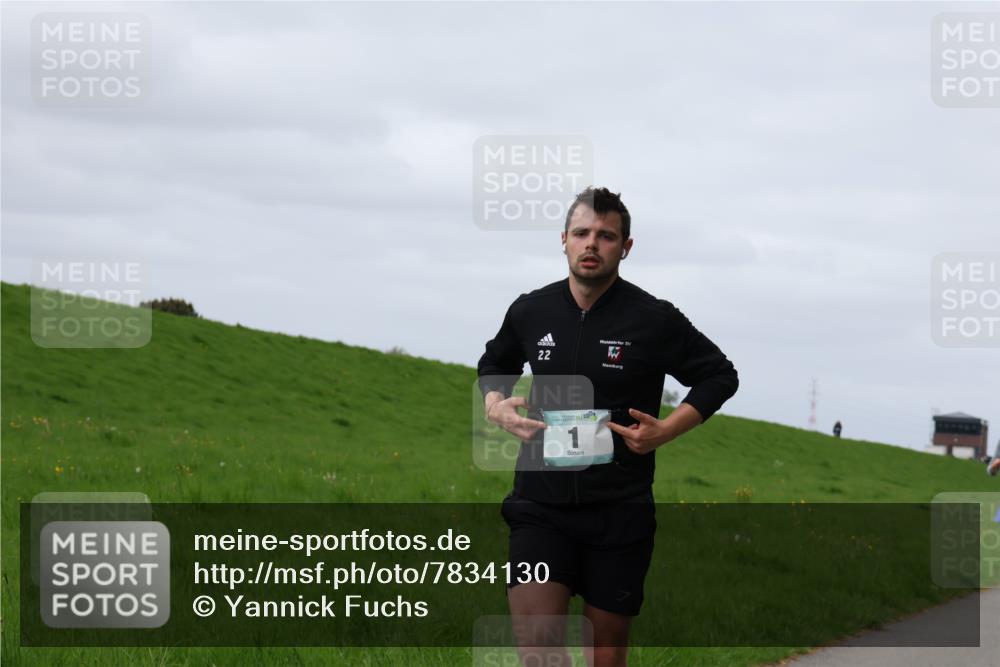 04.05.2025 - 8. Wedeler Halbmarathon Yannick Fuchs http://msf.ph/oto/7834130 04.05.2025 11:43:08 Laufen 22 meine-sportfotos.de