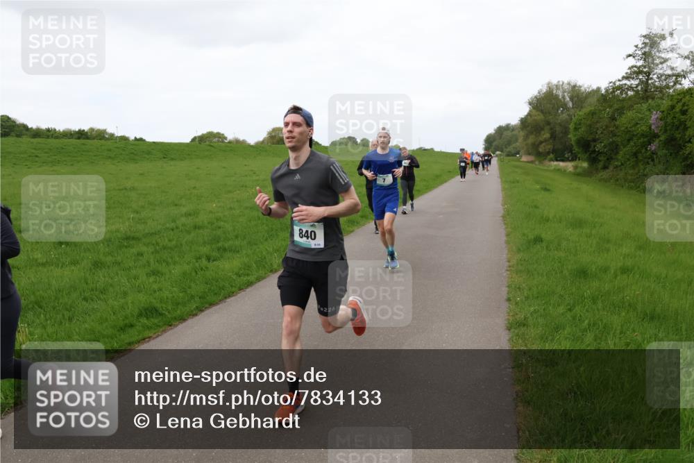04.05.2025 - 8. Wedeler Halbmarathon Lena Gebhardt http://msf.ph/oto/7834133 04.05.2025 11:23:37 Laufen 840, 226 meine-sportfotos.de