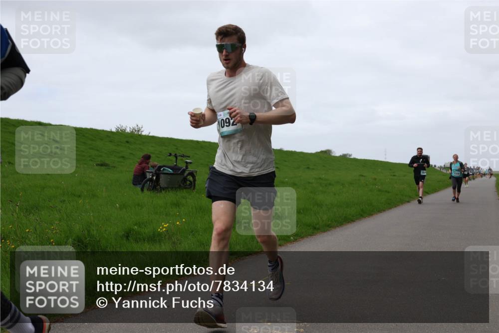 04.05.2025 - 8. Wedeler Halbmarathon Yannick Fuchs http://msf.ph/oto/7834134 04.05.2025 11:22:18 Laufen 092 meine-sportfotos.de