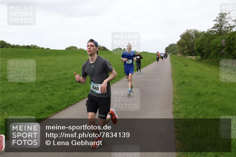 04.05.2025 - 8. Wedeler Halbmarathon Lena Gebhardt http://msf.ph/oto/7834139 04.05.2025 11:23:37 Laufen 840, 226 meine-sportfotos.de