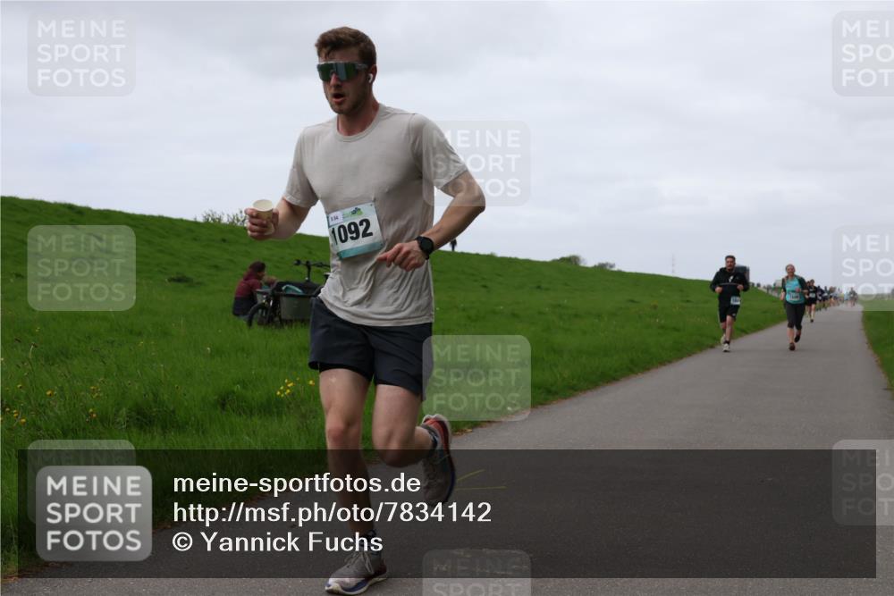 04.05.2025 - 8. Wedeler Halbmarathon Yannick Fuchs http://msf.ph/oto/7834142 04.05.2025 11:22:18 Laufen 884, 1092 meine-sportfotos.de