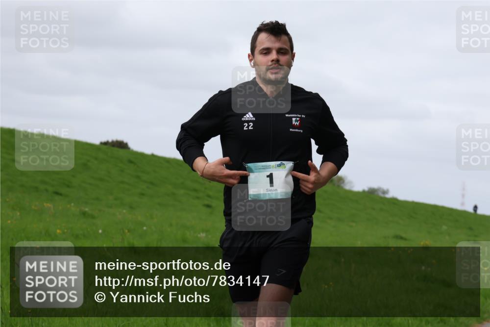 04.05.2025 - 8. Wedeler Halbmarathon Yannick Fuchs http://msf.ph/oto/7834147 04.05.2025 11:43:09 Laufen 22 meine-sportfotos.de