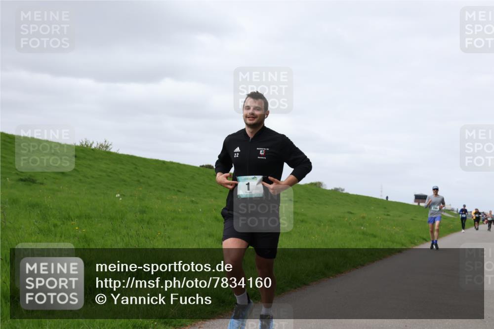 04.05.2025 - 8. Wedeler Halbmarathon Yannick Fuchs http://msf.ph/oto/7834160 04.05.2025 11:43:09 Laufen 22, 1 meine-sportfotos.de