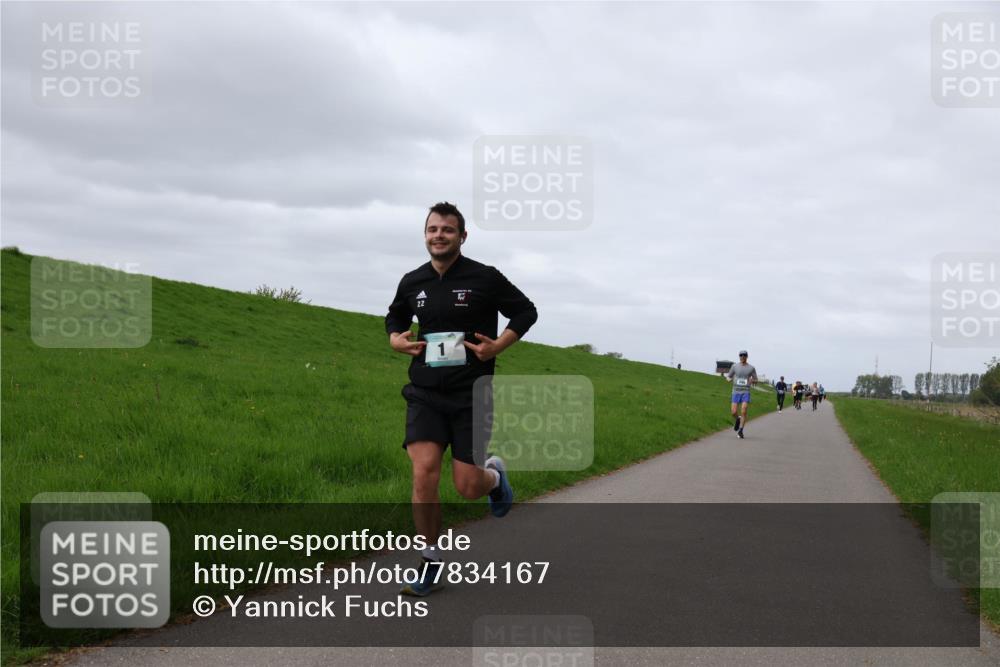 04.05.2025 - 8. Wedeler Halbmarathon Yannick Fuchs http://msf.ph/oto/7834167 04.05.2025 11:43:09 Laufen 22 meine-sportfotos.de