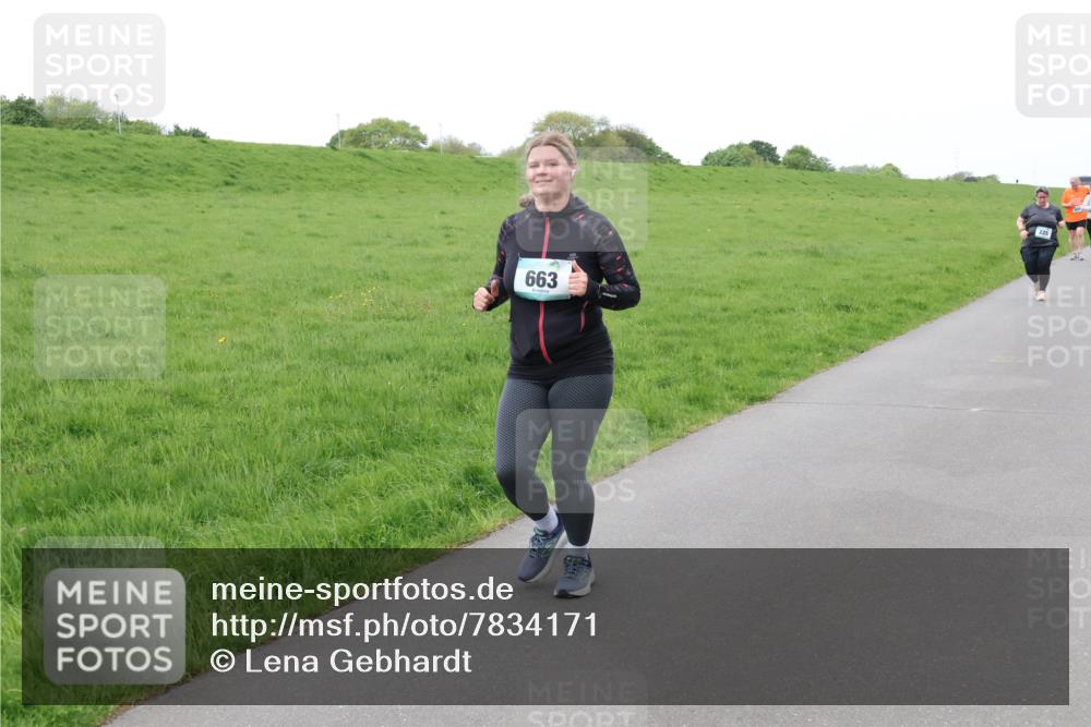 04.05.2025 - 8. Wedeler Halbmarathon Lena Gebhardt http://msf.ph/oto/7834171 04.05.2025 11:23:39 Laufen 663 meine-sportfotos.de