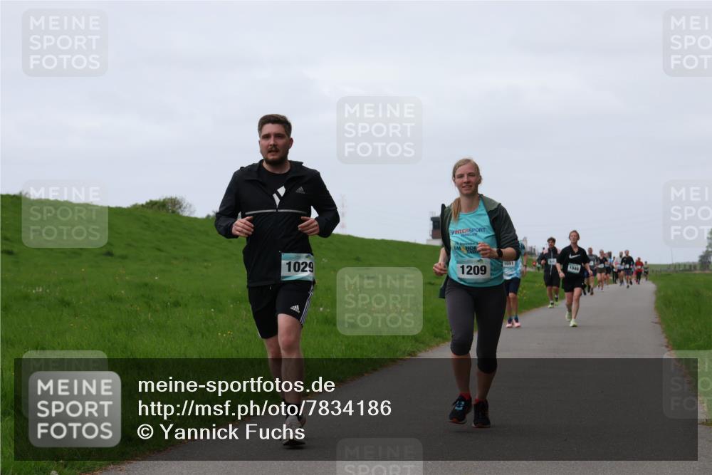 04.05.2025 - 8. Wedeler Halbmarathon Yannick Fuchs http://msf.ph/oto/7834186 04.05.2025 11:22:22 Laufen 1029, 24, 1209, 1091, 1046 meine-sportfotos.de