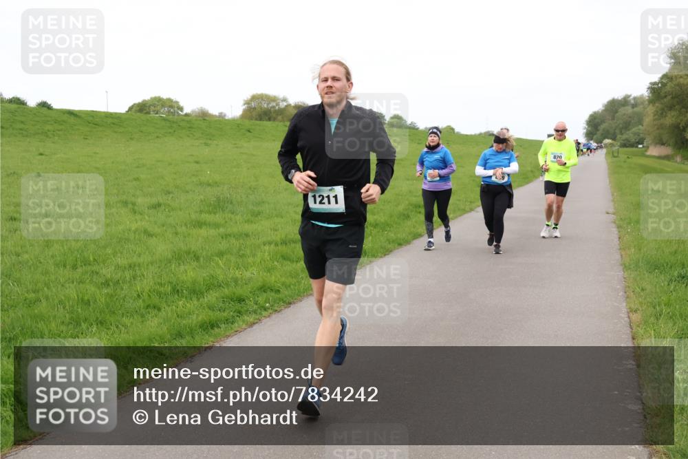 04.05.2025 - 8. Wedeler Halbmarathon Lena Gebhardt http://msf.ph/oto/7834242 04.05.2025 11:23:53 Laufen 1211, 820 meine-sportfotos.de