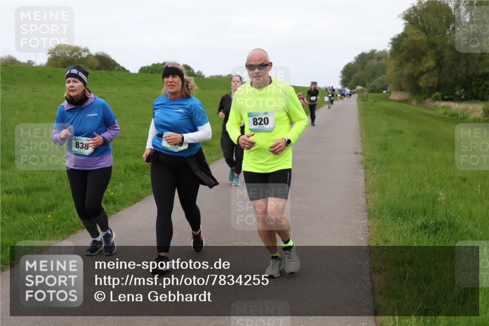 04.05.2025 - 8. Wedeler Halbmarathon Lena Gebhardt http://msf.ph/oto/7834255 04.05.2025 11:23:54 Laufen 838, 820 meine-sportfotos.de