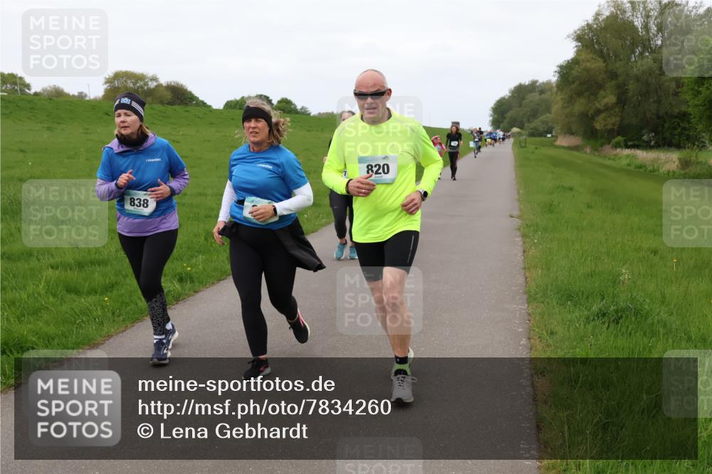 04.05.2025 - 8. Wedeler Halbmarathon Lena Gebhardt http://msf.ph/oto/7834260 04.05.2025 11:23:55 Laufen 838, 820 meine-sportfotos.de