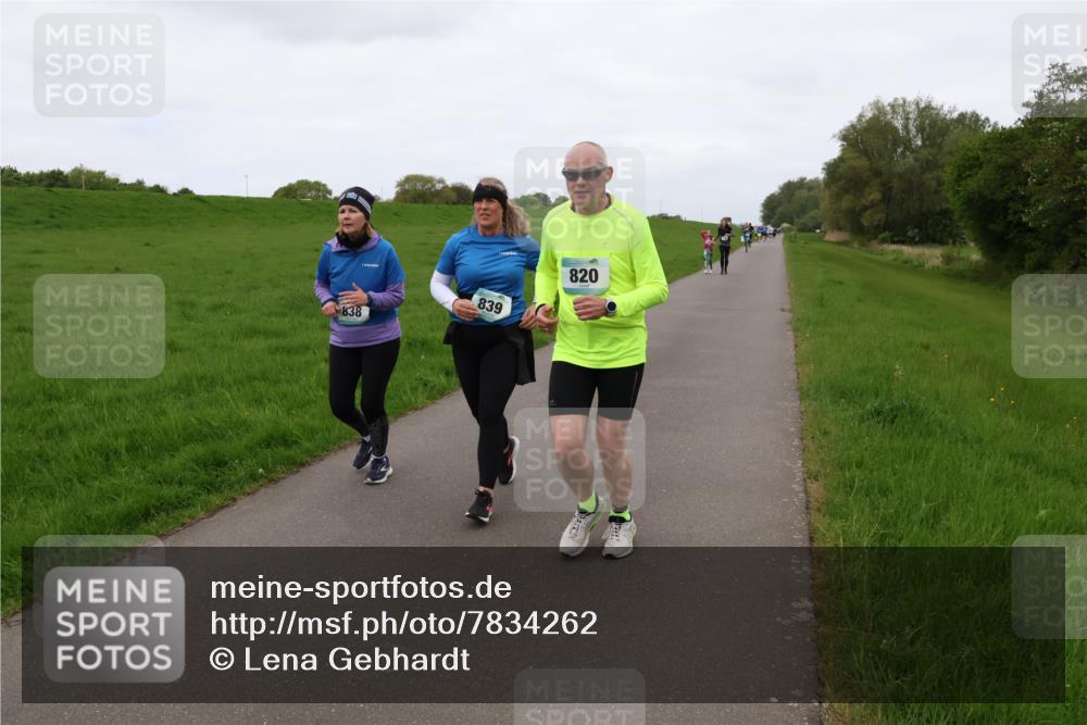 04.05.2025 - 8. Wedeler Halbmarathon Lena Gebhardt http://msf.ph/oto/7834262 04.05.2025 11:23:55 Laufen 838, 839, 820 meine-sportfotos.de