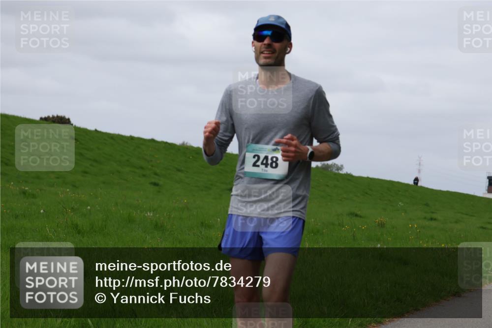 04.05.2025 - 8. Wedeler Halbmarathon Yannick Fuchs http://msf.ph/oto/7834279 04.05.2025 11:43:14 Laufen 248 meine-sportfotos.de
