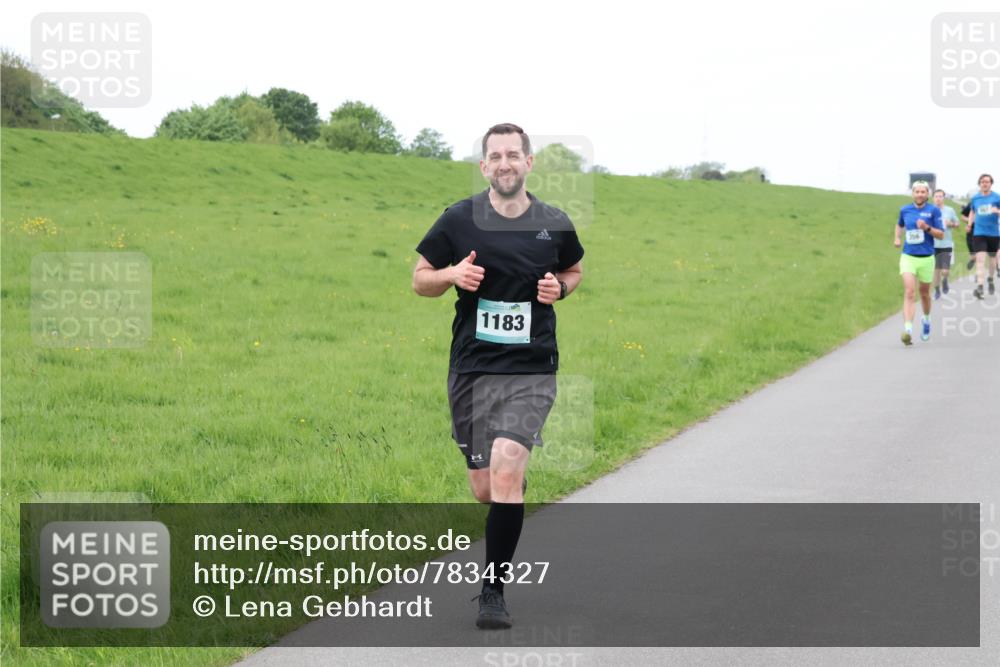 04.05.2025 - 8. Wedeler Halbmarathon Lena Gebhardt http://msf.ph/oto/7834327 04.05.2025 11:24:07 Laufen 1183 meine-sportfotos.de