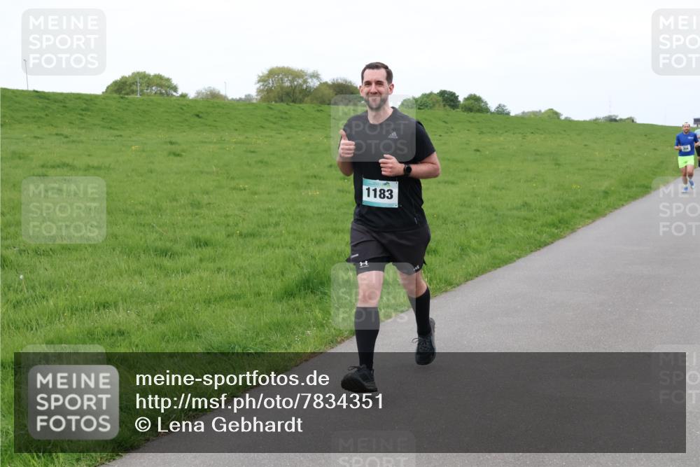 04.05.2025 - 8. Wedeler Halbmarathon Lena Gebhardt http://msf.ph/oto/7834351 04.05.2025 11:24:08 Laufen 1183 meine-sportfotos.de