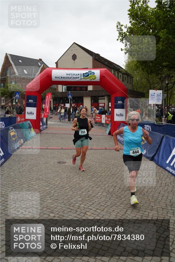 04.05.2025 - 8. Wedeler Halbmarathon Felixshl http://msf.ph/oto/7834380 04.05.2025 12:18:17 Ziel 250, 444 meine-sportfotos.de