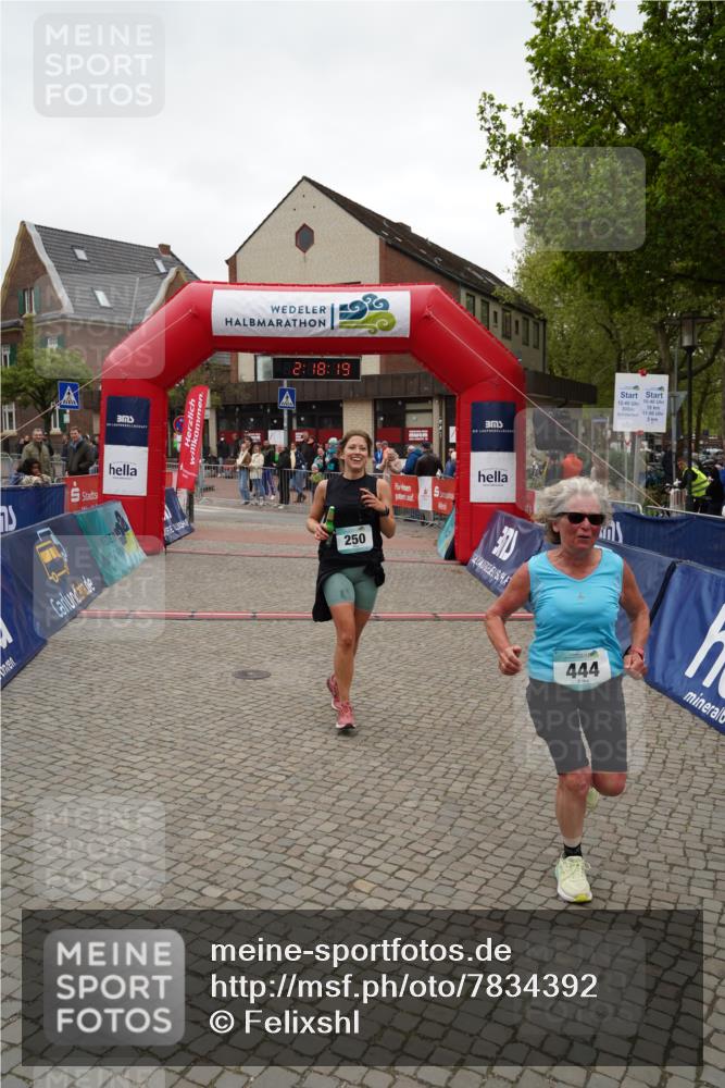04.05.2025 - 8. Wedeler Halbmarathon Felixshl http://msf.ph/oto/7834392 04.05.2025 12:18:17 Ziel 250, 444 meine-sportfotos.de