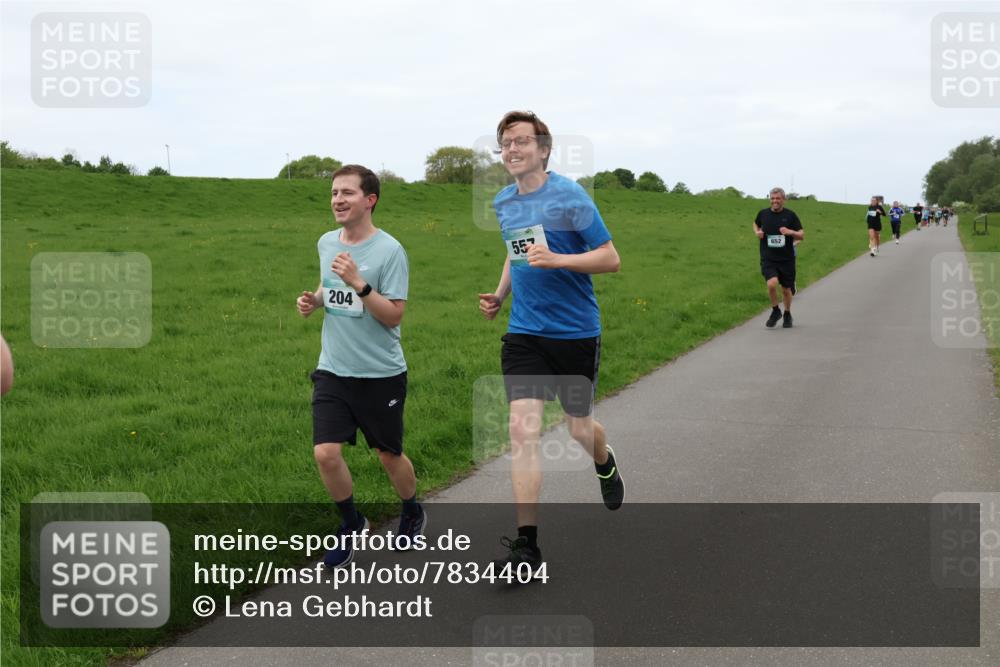 04.05.2025 - 8. Wedeler Halbmarathon Lena Gebhardt http://msf.ph/oto/7834404 04.05.2025 11:24:17 Laufen 204, 557, 652 meine-sportfotos.de