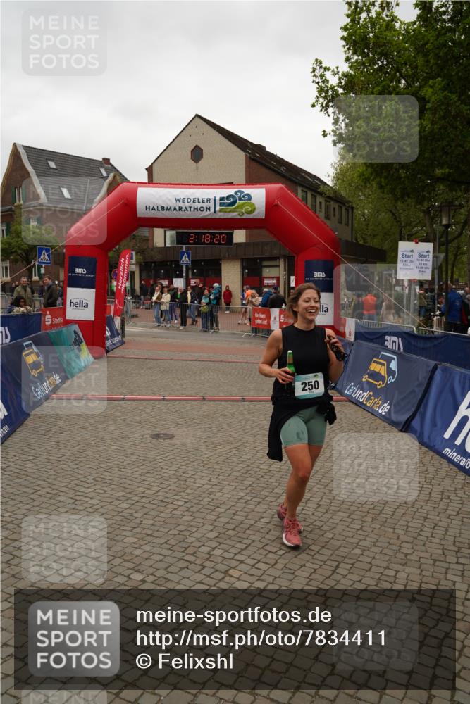 04.05.2025 - 8. Wedeler Halbmarathon Felixshl http://msf.ph/oto/7834411 04.05.2025 12:18:18 Ziel 250, 444 meine-sportfotos.de