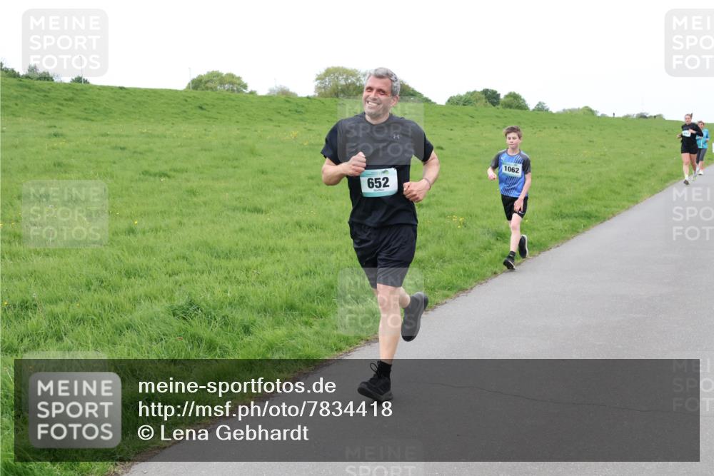 04.05.2025 - 8. Wedeler Halbmarathon Lena Gebhardt http://msf.ph/oto/7834418 04.05.2025 11:24:19 Laufen 652, 1062 meine-sportfotos.de