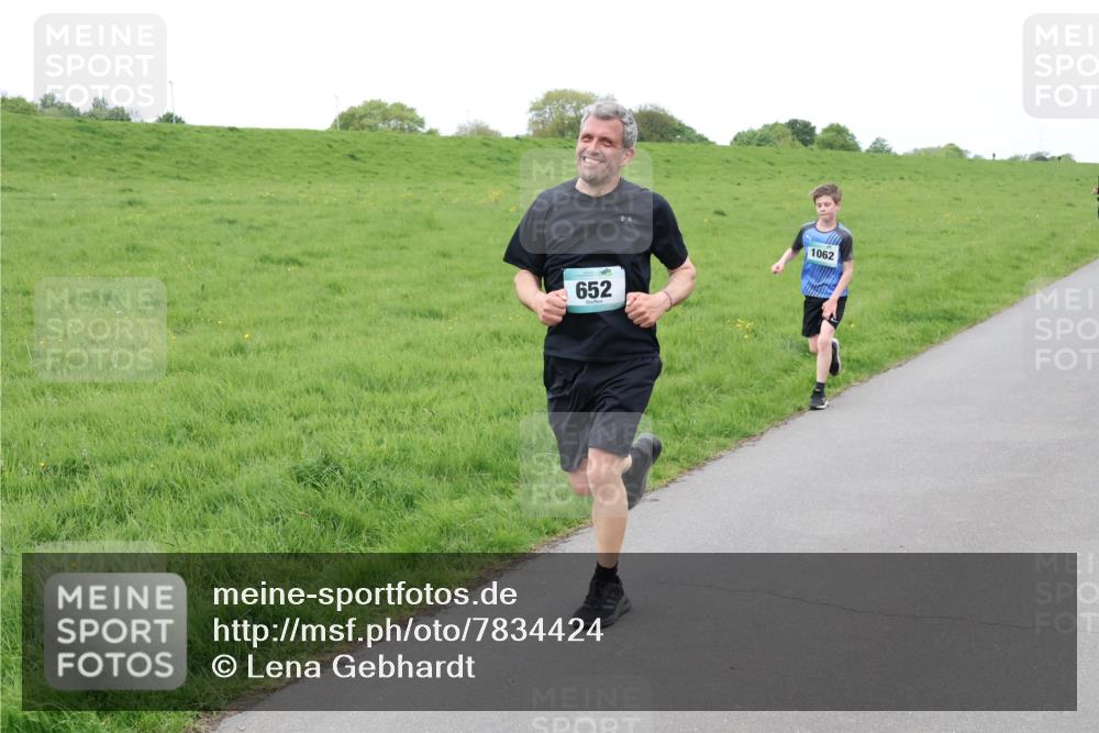 04.05.2025 - 8. Wedeler Halbmarathon Lena Gebhardt http://msf.ph/oto/7834424 04.05.2025 11:24:19 Laufen 652, 1062 meine-sportfotos.de