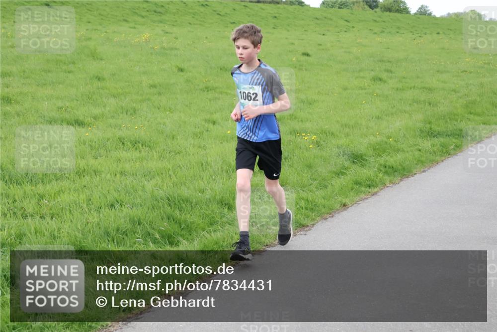 04.05.2025 - 8. Wedeler Halbmarathon Lena Gebhardt http://msf.ph/oto/7834431 04.05.2025 11:24:20 Laufen 1062 meine-sportfotos.de