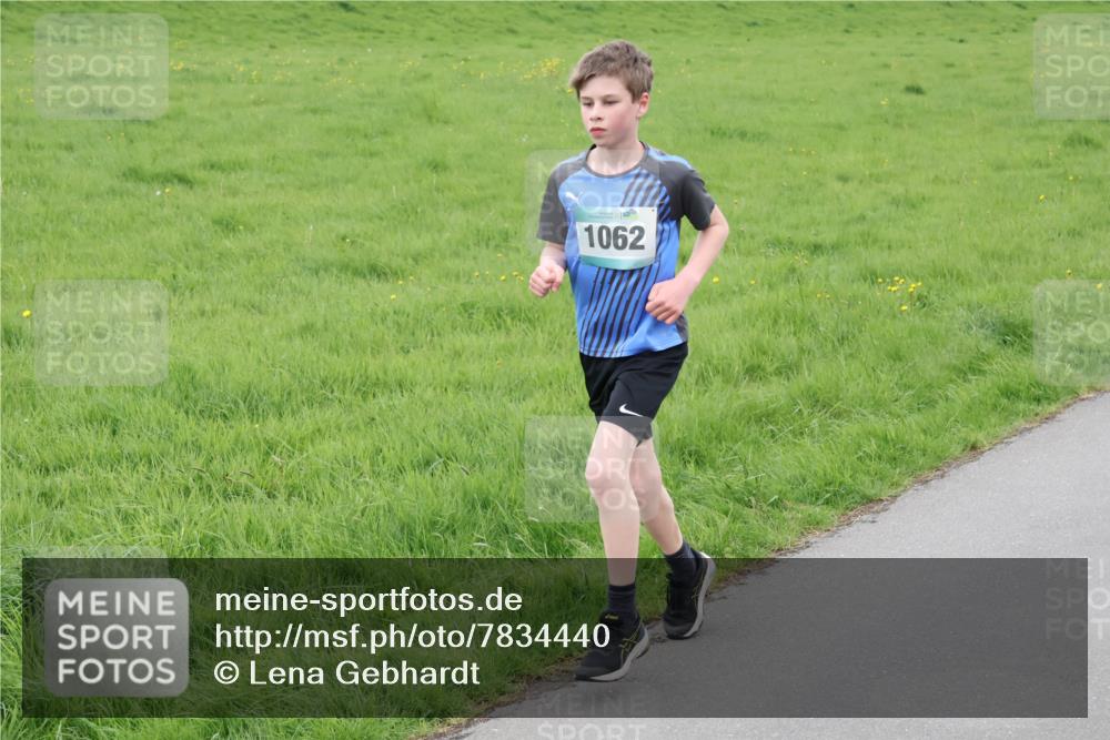 04.05.2025 - 8. Wedeler Halbmarathon Lena Gebhardt http://msf.ph/oto/7834440 04.05.2025 11:24:20 Laufen 1062 meine-sportfotos.de