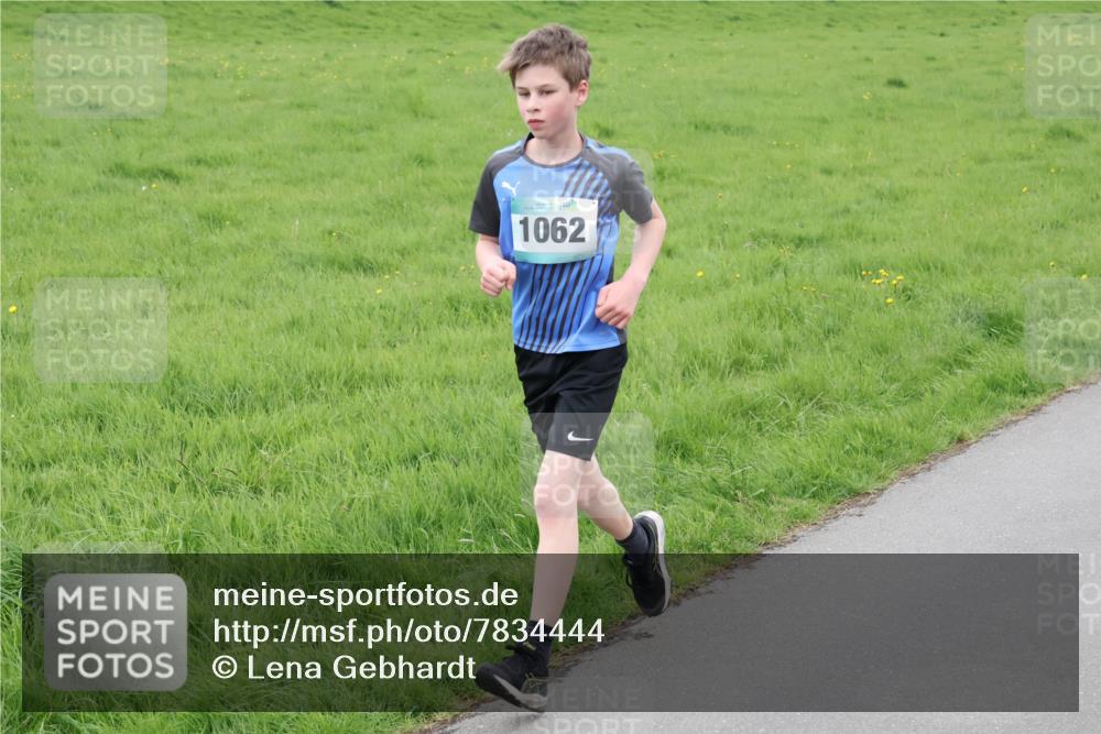 04.05.2025 - 8. Wedeler Halbmarathon Lena Gebhardt http://msf.ph/oto/7834444 04.05.2025 11:24:20 Laufen 1062 meine-sportfotos.de