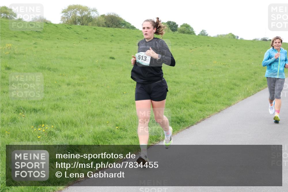 04.05.2025 - 8. Wedeler Halbmarathon Lena Gebhardt http://msf.ph/oto/7834455 04.05.2025 11:24:23 Laufen 513 meine-sportfotos.de
