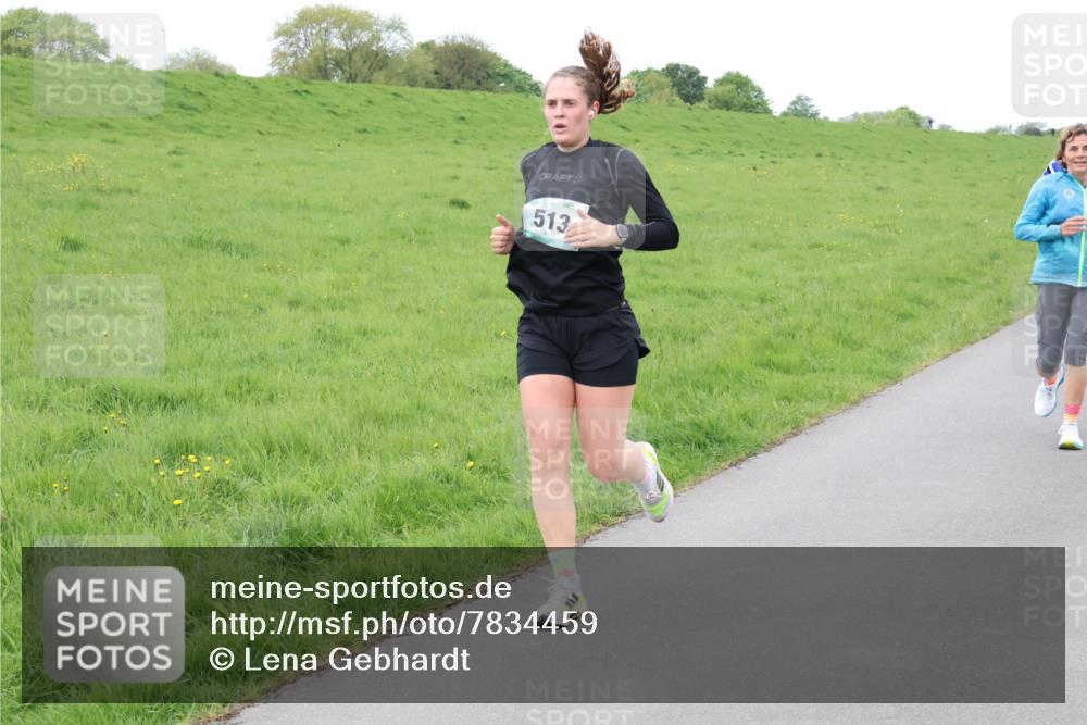 04.05.2025 - 8. Wedeler Halbmarathon Lena Gebhardt http://msf.ph/oto/7834459 04.05.2025 11:24:24 Laufen 513 meine-sportfotos.de