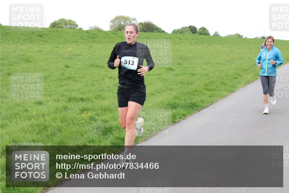 04.05.2025 - 8. Wedeler Halbmarathon Lena Gebhardt http://msf.ph/oto/7834466 04.05.2025 11:24:24 Laufen 513 meine-sportfotos.de
