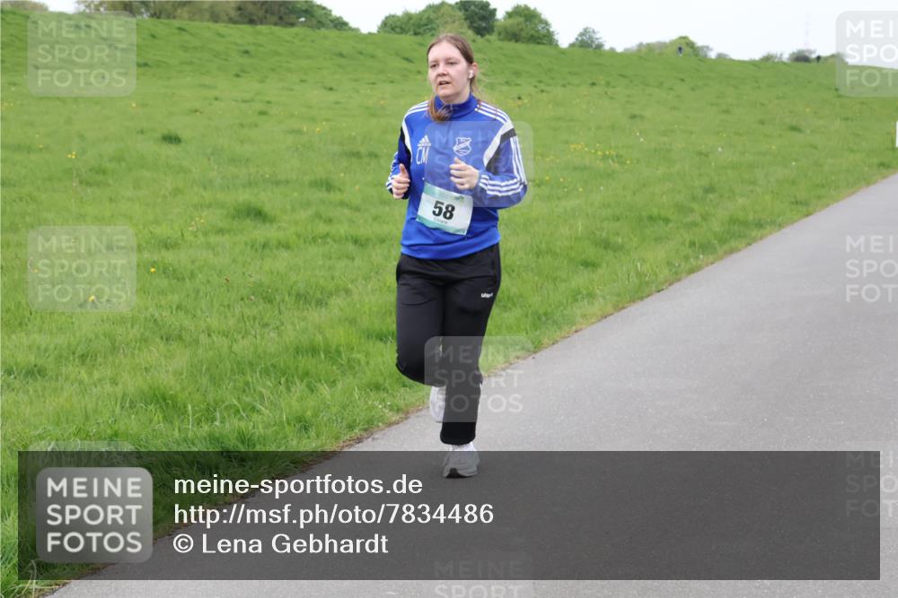 04.05.2025 - 8. Wedeler Halbmarathon Lena Gebhardt http://msf.ph/oto/7834486 04.05.2025 11:24:26 Laufen 58 meine-sportfotos.de