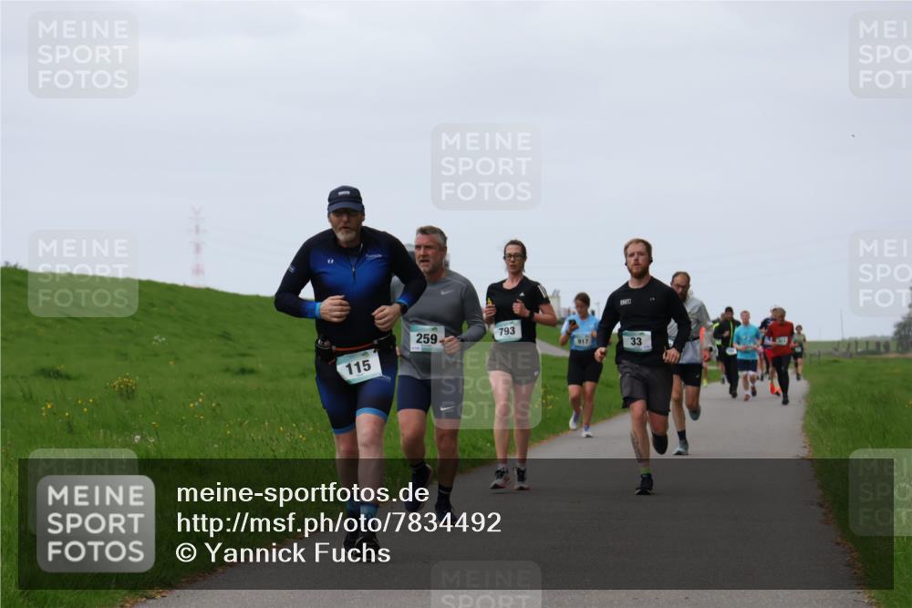 04.05.2025 - 8. Wedeler Halbmarathon Yannick Fuchs http://msf.ph/oto/7834492 04.05.2025 11:22:40 Laufen 115, 259, 793, 917, 33 meine-sportfotos.de