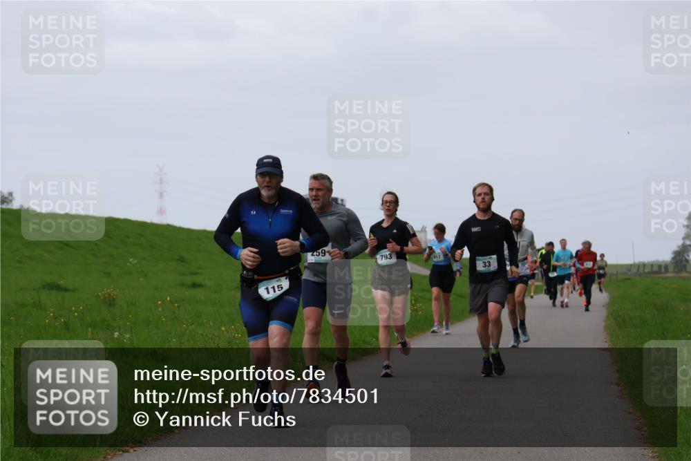 04.05.2025 - 8. Wedeler Halbmarathon Yannick Fuchs http://msf.ph/oto/7834501 04.05.2025 11:22:40 Laufen 115, 459, 793, 917, 33 meine-sportfotos.de