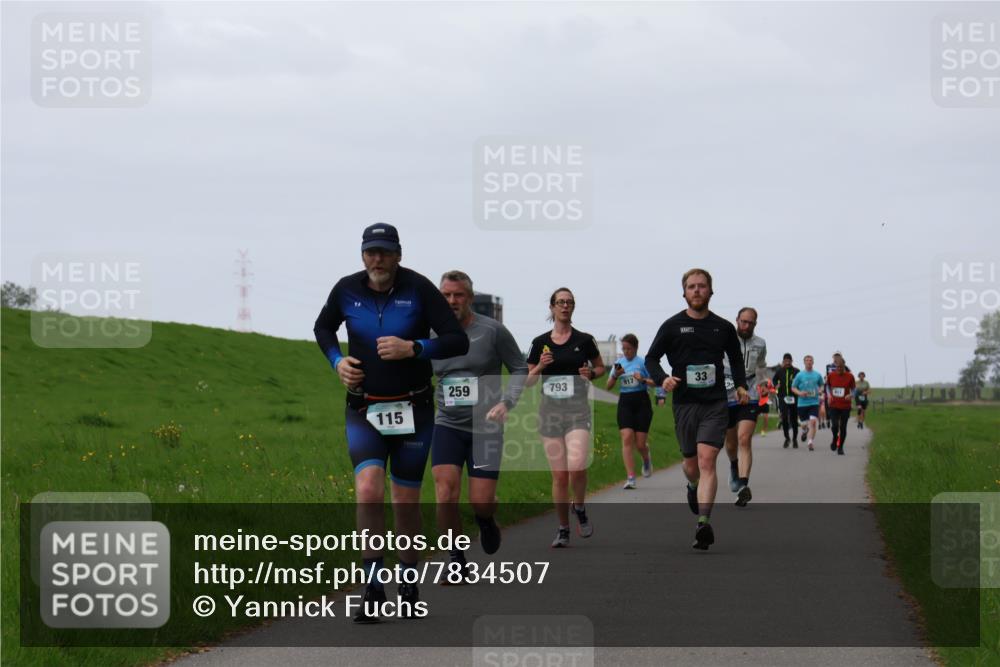 04.05.2025 - 8. Wedeler Halbmarathon Yannick Fuchs http://msf.ph/oto/7834507 04.05.2025 11:22:40 Laufen 115, 259, 793, 917, 33 meine-sportfotos.de