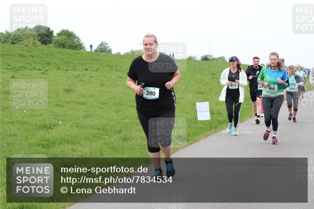 04.05.2025 - 8. Wedeler Halbmarathon Lena Gebhardt http://msf.ph/oto/7834534 04.05.2025 11:24:37 Laufen 472, 102, 892, 1209, 390 meine-sportfotos.de