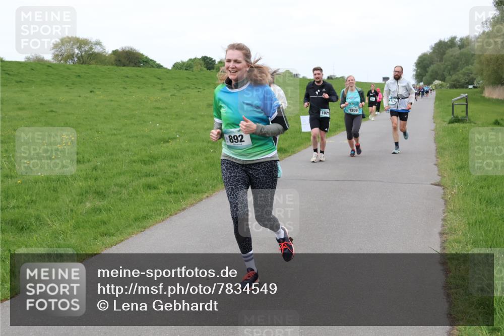 04.05.2025 - 8. Wedeler Halbmarathon Lena Gebhardt http://msf.ph/oto/7834549 04.05.2025 11:24:40 Laufen 892, 1029, 1209 meine-sportfotos.de
