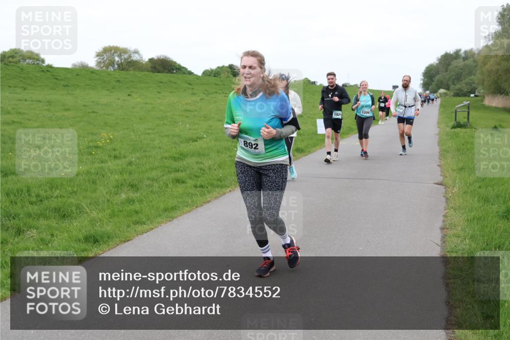 04.05.2025 - 8. Wedeler Halbmarathon Lena Gebhardt http://msf.ph/oto/7834552 04.05.2025 11:24:40 Laufen 892, 1029, 1209 meine-sportfotos.de