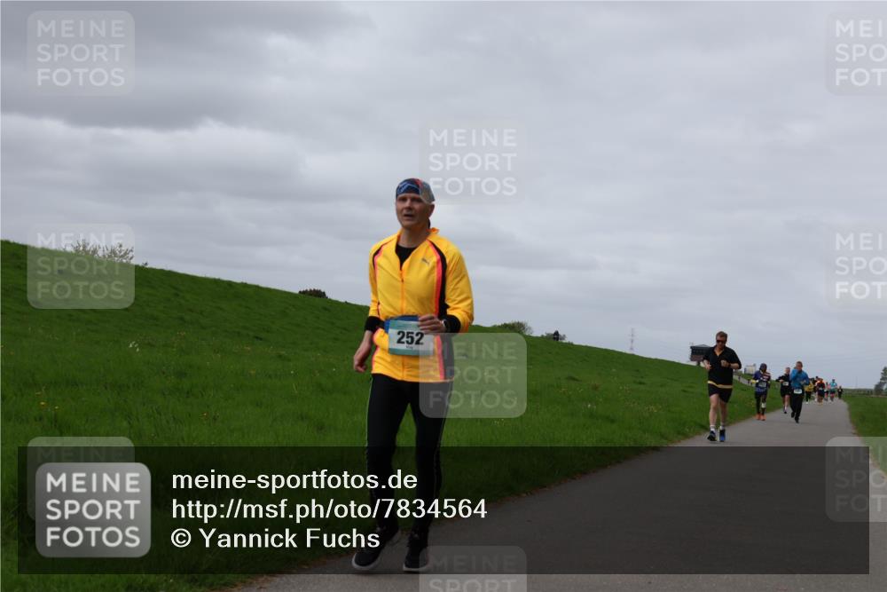 04.05.2025 - 8. Wedeler Halbmarathon Yannick Fuchs http://msf.ph/oto/7834564 04.05.2025 11:43:31 Laufen 252 meine-sportfotos.de