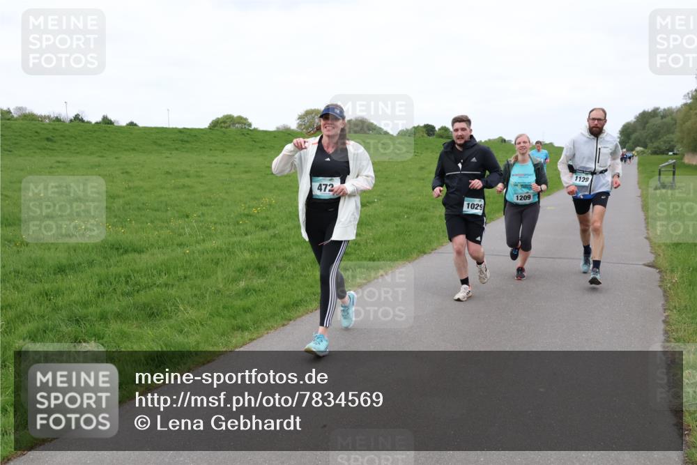 04.05.2025 - 8. Wedeler Halbmarathon Lena Gebhardt http://msf.ph/oto/7834569 04.05.2025 11:24:41 Laufen 472, 1128, 1029, 1209 meine-sportfotos.de